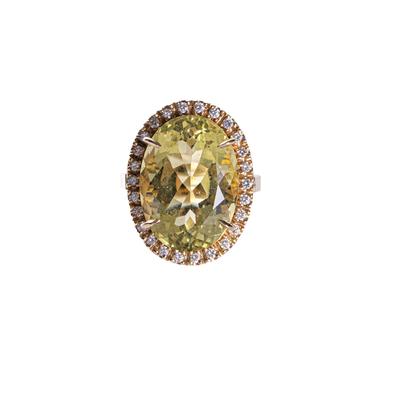 14K Size 6 Yellow Gold Green Stone & Diamond Ring